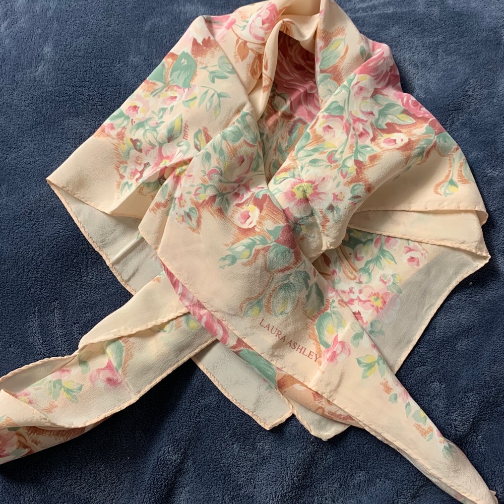 Scarf - Picture 4 of 5